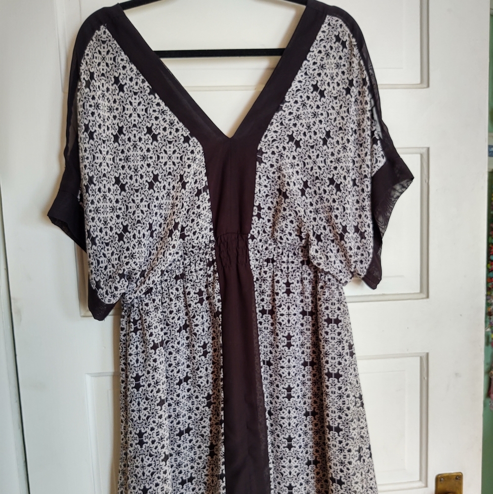 Beautiful and flowy knee length dress